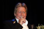 Zeist 21 november 2012
Hans Kazan krijgt prijs in het Fyji theater in Zeist.
Aanwezig zijn zijn zoons Oscar Renzo en Steven alsmede zijn schoondochters Mara en..
Peter Smulders bv