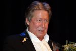 Zeist 21 november 2012
Hans Kazan krijgt prijs in het Fyji theater in Zeist.
Aanwezig zijn zijn zoons Oscar Renzo en Steven alsmede zijn schoondochters Mara en..
Peter Smulders bv