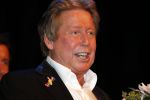 Zeist 21 november 2012
Hans Kazan krijgt prijs in het Fyji theater in Zeist.
Aanwezig zijn zijn zoons Oscar Renzo en Steven alsmede zijn schoondochters Mara en..
Peter Smulders bv