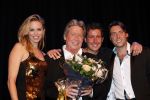 Zeist 21 november 2012
Hans Kazan krijgt prijs in het Fyji theater in Zeist.
Aanwezig zijn zijn zoons Oscar Renzo en Steven alsmede zijn schoondochters Mara en..
Peter Smulders bv