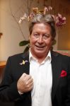 Zeist 21 november 2012
Hans Kazan krijgt prijs in het Fyji theater in Zeist.
Aanwezig zijn zijn zoons Oscar Renzo en Steven alsmede zijn schoondochters Mara en..
Peter Smulders bv