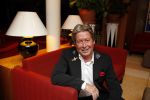 Zeist 21 november 2012
Hans Kazan krijgt prijs in het Fyji theater in Zeist.
Aanwezig zijn zijn zoons Oscar Renzo en Steven alsmede zijn schoondochters Mara en..
Peter Smulders bv