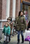 Amsterdam 3 november 2012
Kim v Kooten met haar kinderen aan het winkelen .
Peter Smulders bv
