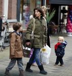 Amsterdam 3 november 2012
Kim v Kooten met haar kinderen aan het winkelen .
Peter Smulders bv