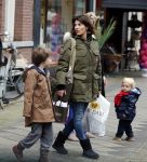 Amsterdam 3 november 2012
Kim v Kooten met haar kinderen aan het winkelen .
Peter Smulders bv