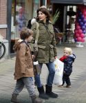 Amsterdam 3 november 2012
Kim v Kooten met haar kinderen aan het winkelen .
Peter Smulders bv