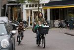 Amsterdam 3 november 2012
Kim v Kooten met haar kinderen aan het winkelen .
Peter Smulders bv