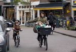 Amsterdam 3 november 2012
Kim v Kooten met haar kinderen aan het winkelen .
Peter Smulders bv