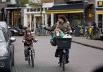 Amsterdam 3 november 2012
Kim v Kooten met haar kinderen aan het winkelen .
Peter Smulders bv