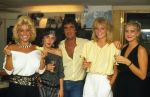 Hilversum, 24 Mei 1983
Ludo Voeten met Vanessa (Connie Breukhoven)de dames van Vulcano en..