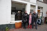 Amsterdam 1 november 2012
vlnr Jolanda de Rooij Margaret Woiski en Hans Heer voor de cafetaria die door
Prins Bernhard jr is gesloten in de pijp.
Peter Smulders bv