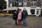 Amsterdam 1 november 2012
vlnr Jolanda de Rooij Margaret Woiski en Hans Heer voor de cafetaria die door
Prins Bernhard jr is gesloten in de pijp.
Peter Smulders bv