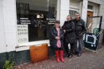 Amsterdam 1 november 2012
vlnr Jolanda de Rooij Margaret Woiski en Hans Heer voor de cafetaria die door
Prins Bernhard jr is gesloten in de pijp.
Peter Smulders bv