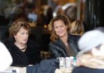 Amsterdam 11 november 2012
Paulien Huizinga met moeder op terras.
Peter Smulders bv
