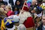 Schevenigen 17 november 2012
Prinses Maxima met Amalia Ariane en Alexia bij binnenkomst Sinterklaas in scheveningen.
Peter Smulders bv