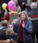 Schevenigen 17 november 2012
Prinses Maxima met Amalia Ariane en Alexia bij binnenkomst Sinterklaas in scheveningen.
Peter Smulders bv