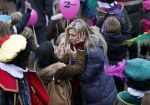 Schevenigen 17 november 2012
Prinses Maxima met Amalia Ariane en Alexia bij binnenkomst Sinterklaas in scheveningen.
Peter Smulders bv