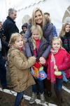 Schevenigen 17 november 2012
Prinses Maxima met Amalia Ariane en Alexia bij binnenkomst Sinterklaas in scheveningen.
Peter Smulders bv