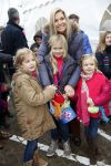Schevenigen 17 november 2012
Prinses Maxima met Amalia Ariane en Alexia bij binnenkomst Sinterklaas in scheveningen.
Peter Smulders bv