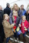 Schevenigen 17 november 2012
Prinses Maxima met Amalia Ariane en Alexia bij binnenkomst Sinterklaas in scheveningen.
Peter Smulders bv