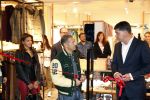 Schiphol 2 november 2012
Opening america Today winkel op schiphol door Roland Kahn en Otto Ambagtsheer. aanwezig ook zijn nieuwe vriendin Carolina Rios
Peter Smulders bv