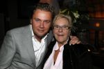 Ouderkerk Amsterdam 22 oktober 2012
Wesly Bronkhorst viert zijn 30e verjaardag met vriendin en ouders bij het kalfje.Wesly met zijn oma
Peter Smulders bv