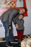 Amsterdam 13 november 2012
Presentatie Douwe Egberts sinterklaasboeken in de bibliotheek
met Carice v Houten Jan Terlouw Herman Finkers en Winston Gerschtanowitz. Winston met zoon Julian
Peter Smulders bv