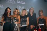 Amsterdam 12 november 2012
Uitreiking beau monde awards. Sylvie v d Vaart Yolanthe Sneijder Cabau Nikkie Plessen Frederique v d Wal en Leontien Zijlaard v Moorsel zijn de prijswinnaars.
Peter Smulders bv