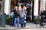 Amsterdam 25 oktober 2013
Andre v Duin met zijn partner Martin op straat in amsterdam zuid.