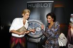 Amsterdam 1 november 2013
Uitreiking van de jfk s greatest man award in de harbour club.
Anouk Smulders met Kristina Bozilovic