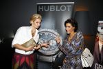 Amsterdam 1 november 2013
Uitreiking van de jfk s greatest man award in de harbour club.
Anouk Smulders met Kristina Bozilovic