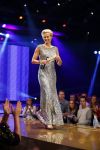 Hilversum 21 oktober 2013
Anouk Smulders presenteert de finale van Hollands next top model HNTM in studio 21 . de finalisten zijn Bo Anke Nikki en Delorian. Nikki wordt uiteindelijk HNTM.