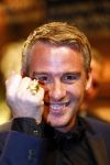 Amsterdam 18 oktober 2013
Art Rooijakkers wint met wie is de mol de televizierring.