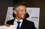 Amsterdam 22 oktober 2013
Presentatie bachelor List van Jackie in het Art Hotel. Marvy Rieder en hoofdredaktrice Suzanne Arbeid reiken de prijs uit aan winnaar Barry Atsma
