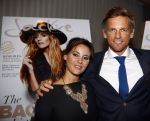 Amsterdam 22 oktober 2013
Presentatie bachelor List van Jackie in het Art Hotel. Marvy Rieder en hoofdredaktrice Suzanne Arbeid reiken de prijs uit aan winnaar Barry Atsma