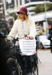 Amsterdam 25 oktober 2013
Chantal janzen op de fiets in amsyterdam.