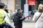 Amsterdam 18 oktober 2013
Powned verslaggever Danny Ghosen gaat ik conclaaf met politie ivm 25km voertuig maken van een mercedes.