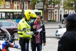 Amsterdam 18 oktober 2013
Powned verslaggever Danny Ghosen gaat ik conclaaf met politie ivm 25km voertuig maken van een mercedes.