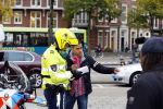 Amsterdam 18 oktober 2013
Powned verslaggever Danny Ghosen gaat ik conclaaf met politie ivm 25km voertuig maken van een mercedes.