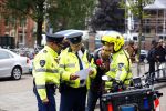 Amsterdam 18 oktober 2013
Powned verslaggever Danny Ghosen gaat ik conclaaf met politie ivm 25km voertuig maken van een mercedes.
