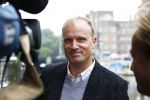 Amsterdam 18 oktober 2013
Presentatie boek Dennis Bergkamp. Johan Cruijff neemt het eerste boek in ontvangst.