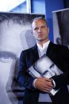 Amsterdam 18 oktober 2013
Presentatie boek Dennis Bergkamp. Johan Cruijff neemt het eerste boek in ontvangst.