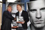 Amsterdam 18 oktober 2013
Presentatie boek Dennis Bergkamp. Johan Cruijff neemt het eerste boek in ontvangst.