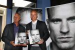 Amsterdam 18 oktober 2013
Presentatie boek Dennis Bergkamp. Johan Cruijff neemt het eerste boek in ontvangst.