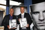 Amsterdam 18 oktober 2013
Presentatie boek Dennis Bergkamp. Johan Cruijff neemt het eerste boek in ontvangst.