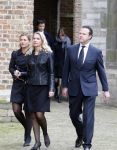 Delft 1 november 2013
Emily Bremers met man bij herdenkingsdienst Prins Friso in grote kerk.