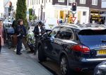 Amsterdam 24 oktober 2013
Estelle Cruijff krijgt bekeuring op pc hooftstraat.