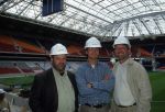 Guus Meeuwis met de Deurzakkers Willem v Schijndel en Clemens v Bragt in en voor de AJAX Arena