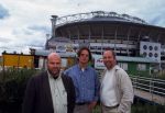Guus Meeuwis met de Deurzakkers Willem v Schijndel en Clemens v Bragt in en voor de AJAX Arena