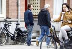 Amsterdam 18 oktober 2013
Hans Teeuwen met Theodor Holman op straat